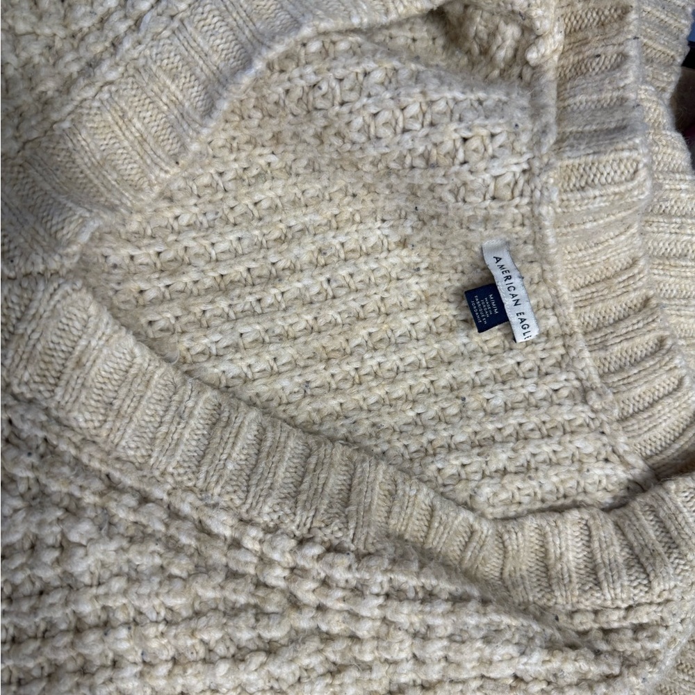 American Eagle Outfitters Cream V-Neck Sweater - Picture 4 of 4